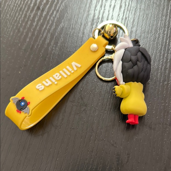 101 Dalmatians Cruella silicone keychain - Picture 2 of 2